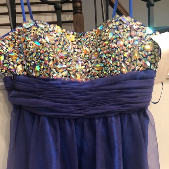 NWB evening gown. - Picture 3 of 3